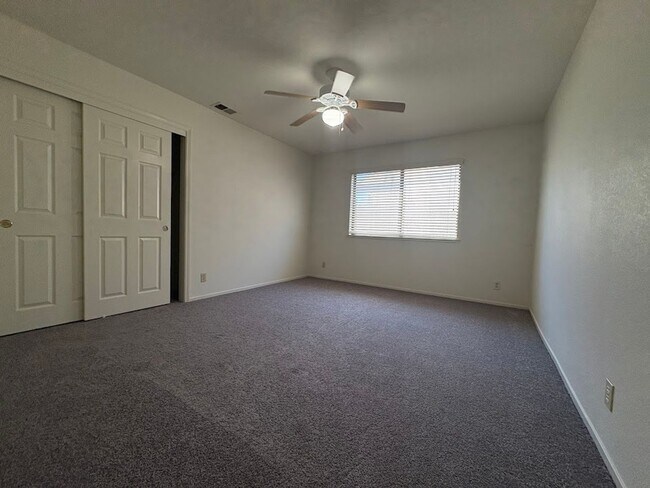 Building Photo - Spacious 4 Bedroom Home in Quiet Galt Neighborhood