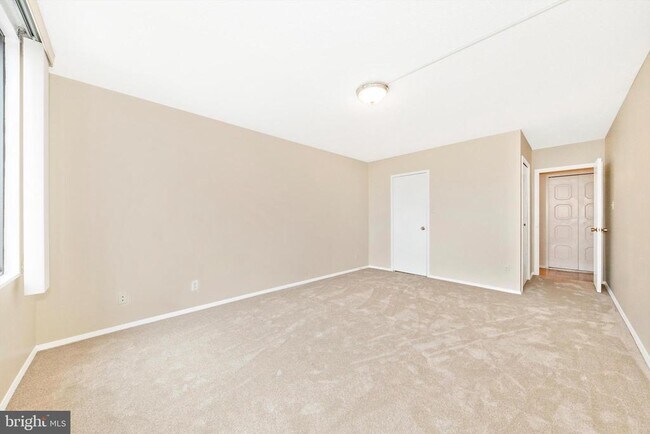 Building Photo - 5225 Pooks Hill Rd