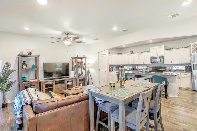 Building Photo - 217 Birch Oak Ln