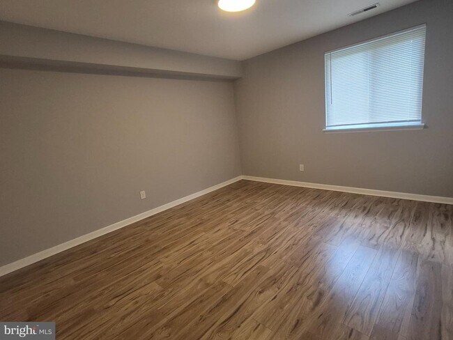 Building Photo - 411 Stiles Ave
