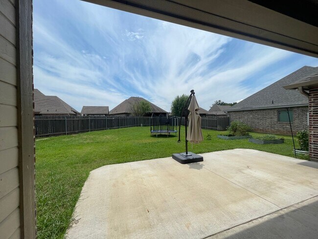 Building Photo - Stunning 4-Bedroom 3-Bath Home for Lease i...