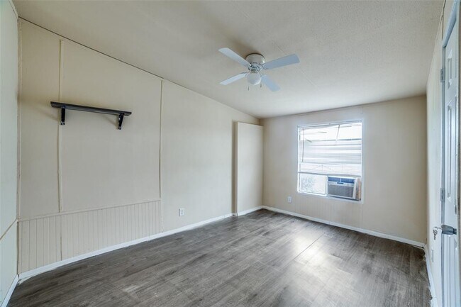 Building Photo - 205 Co Rd 212