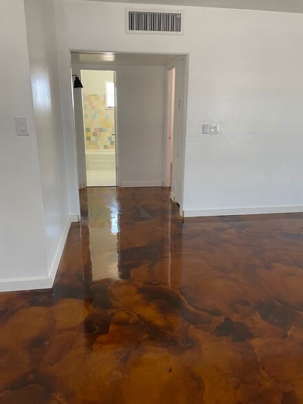 Building Photo - 1857 E Earll Dr