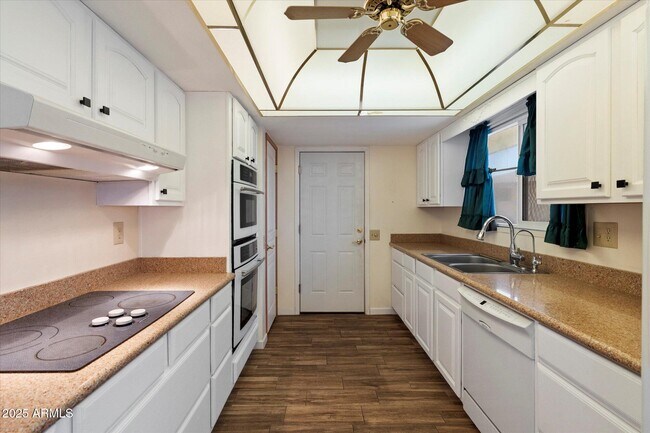 Building Photo - 10518 W Indian Wells Dr
