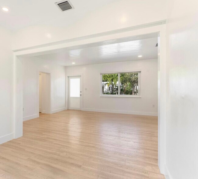 Building Photo - 810 NW 7th St