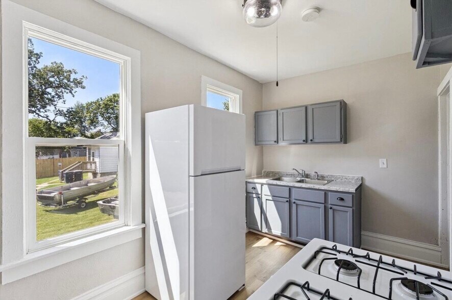 Building Photo - 1115 Laurel Ave