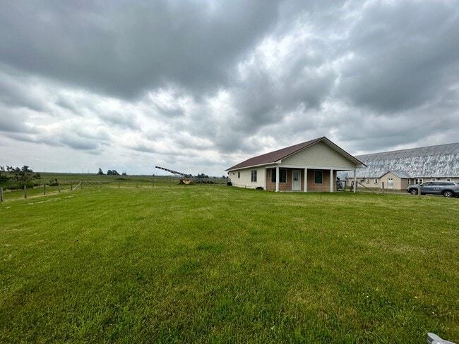 Building Photo - Welcome home to this completely renovated ...