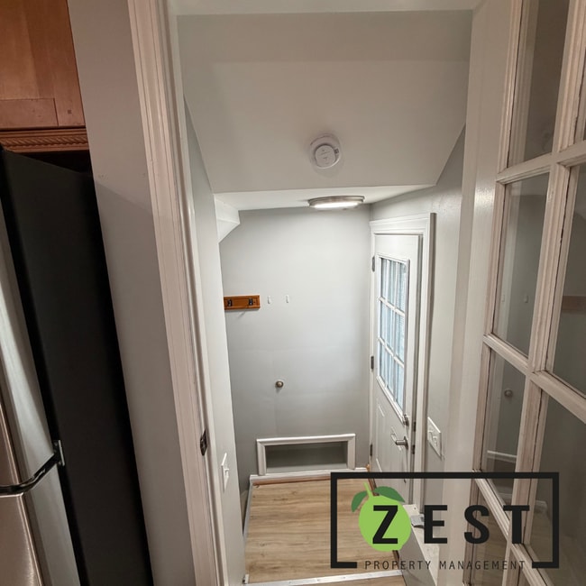 Building Photo - Gorgeous 3 BED 1.5 BATH - $1800 OPEN HOUSE 5/4 3-3:30PM