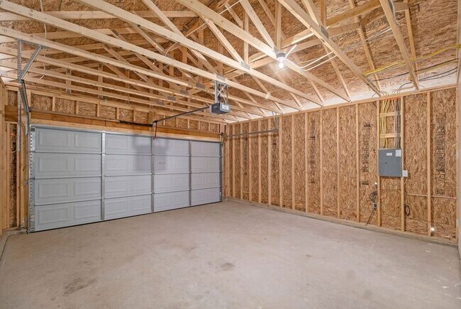 Building Photo - 5659 Claremount St