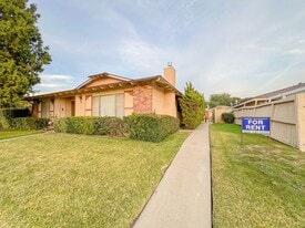 Building Photo - 2703 N Dell St