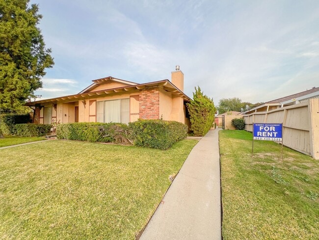 Building Photo - 2703 N Dell St