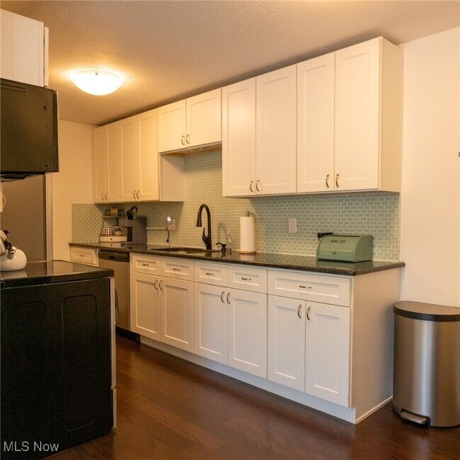 Building Photo - 9761 Sunrise Blvd