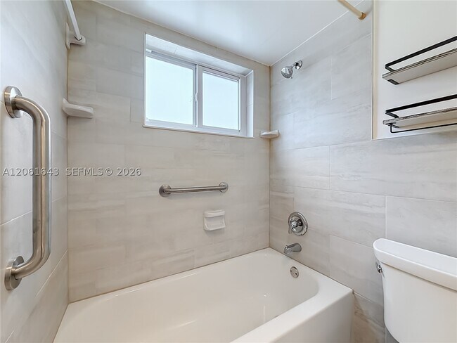Building Photo - 6211 SW 37th St