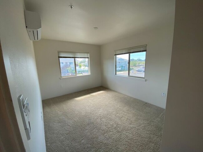 Building Photo - Three Bedroom Townhome in Kapolei!