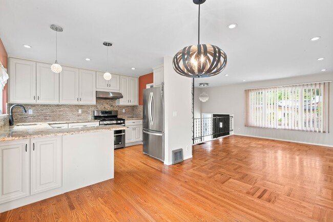 Building Photo - Coastal Charm in Linda Mar - Spacious Home...