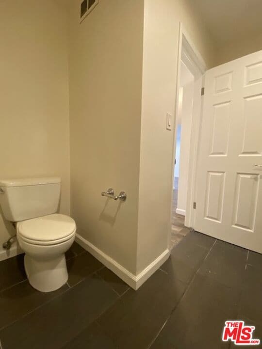 Building Photo - 7045 Hawthorn Ave