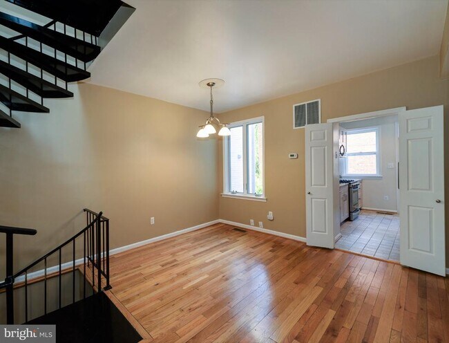 Building Photo - 3254 Q St NW