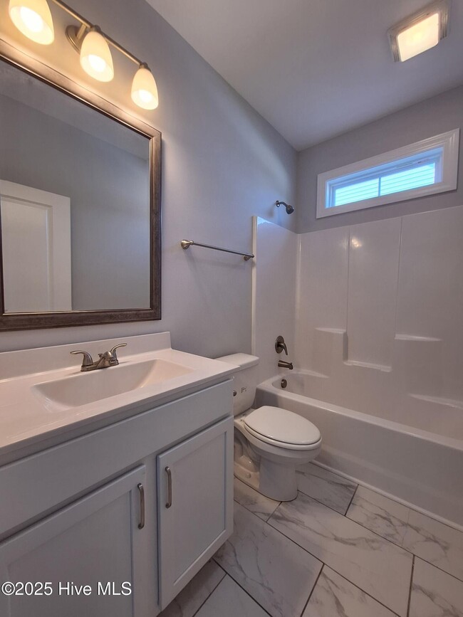 Building Photo - 3928 Pensacola Dr