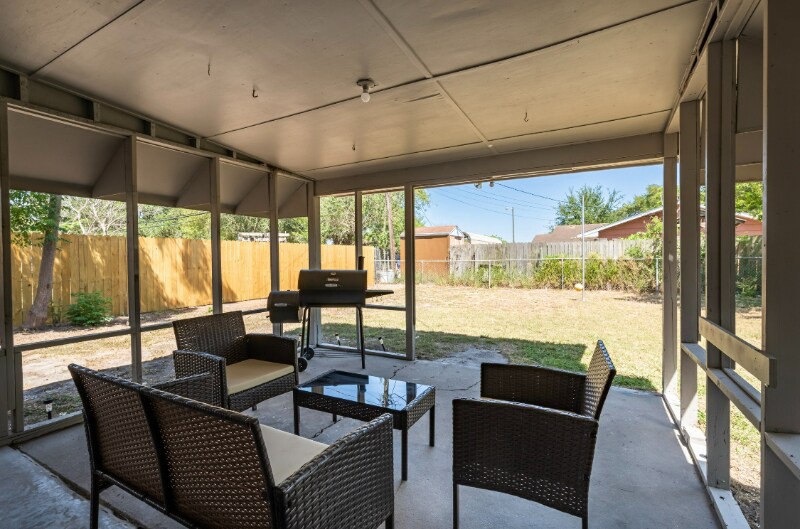 Building Photo - 1414 Casa Linda Dr