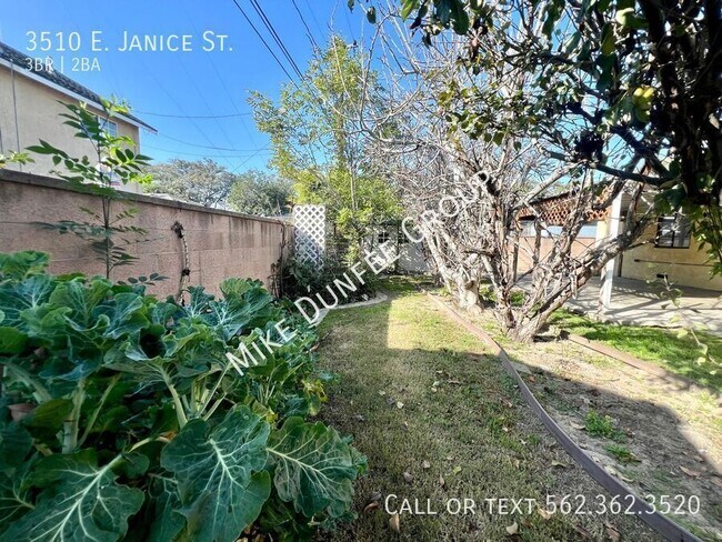 Building Photo - 3510 E Janice St