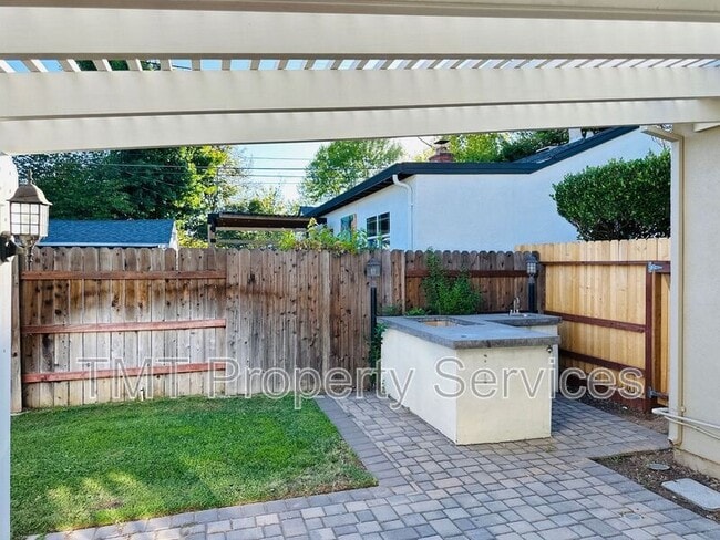 Building Photo - 5536 D St