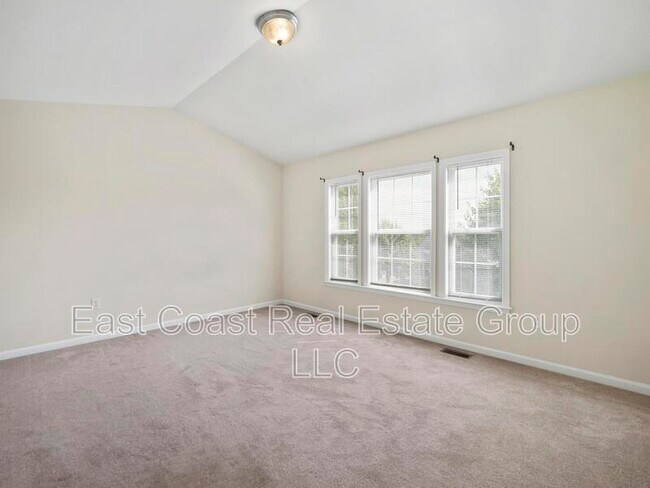 Building Photo - 125 Amelia Dr