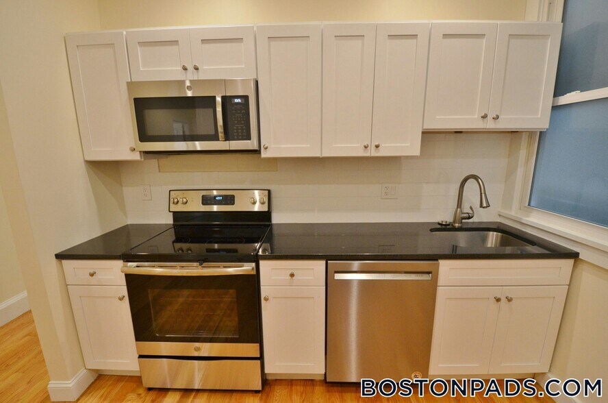 Building Photo - 35 Brookline St