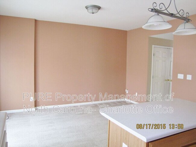 Building Photo - 18040 Delmas Dr