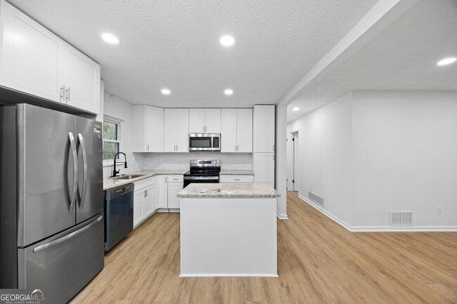 Building Photo - 1517 Colony East Cir