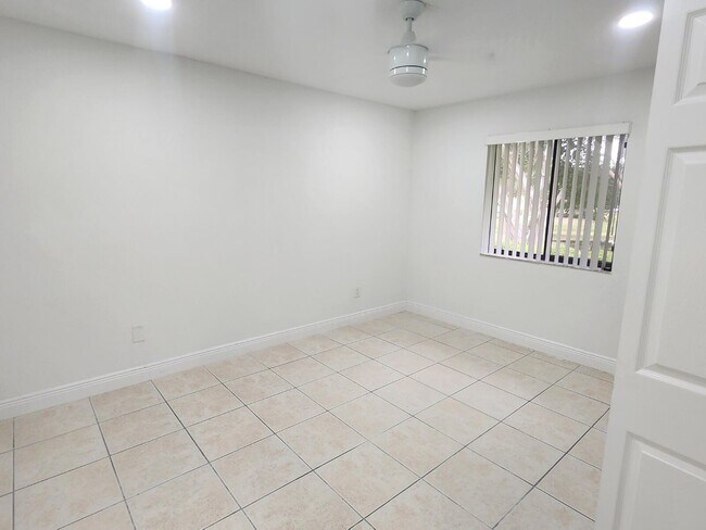 Building Photo - 6013 10th Ave N