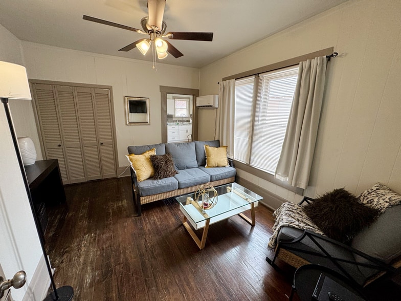 Building Photo - 519 W Ridgewood Ct