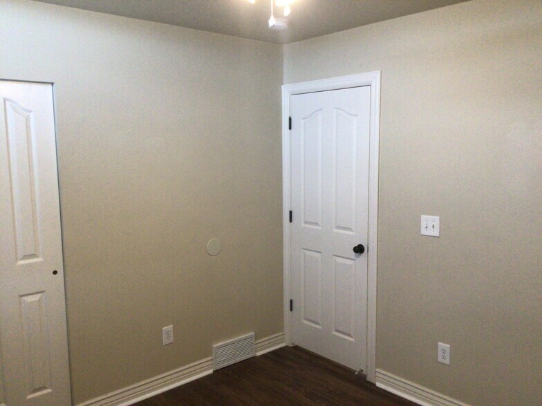 Building Photo - 7134 S Sorrento Way