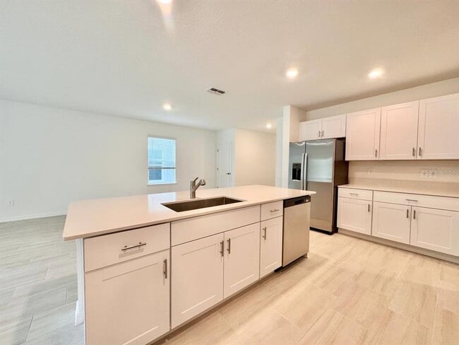 Building Photo - 17554 Pleasantview Blvd