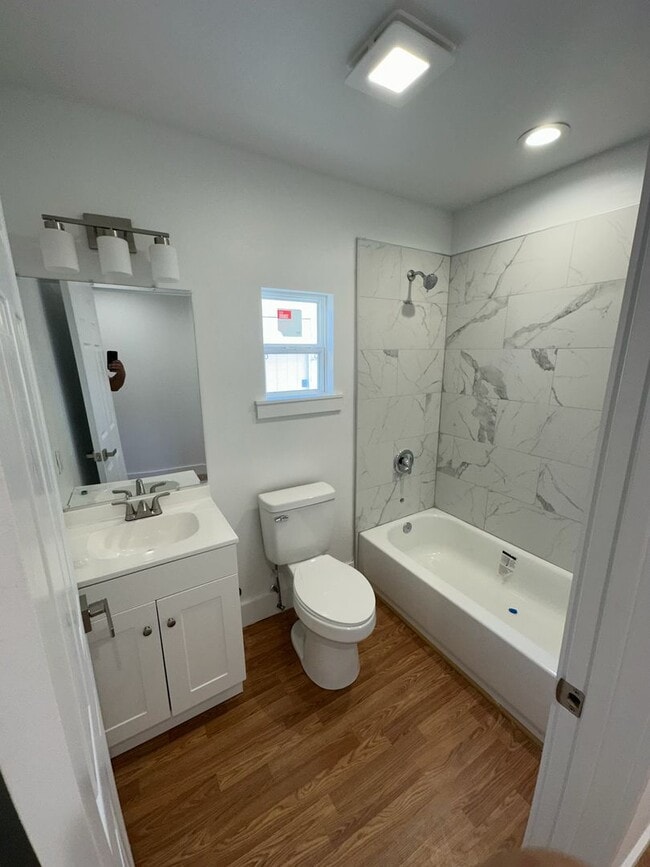 Building Photo - AVAILABLE NOW!  4 Bedroom, 2 Bathroom Home
