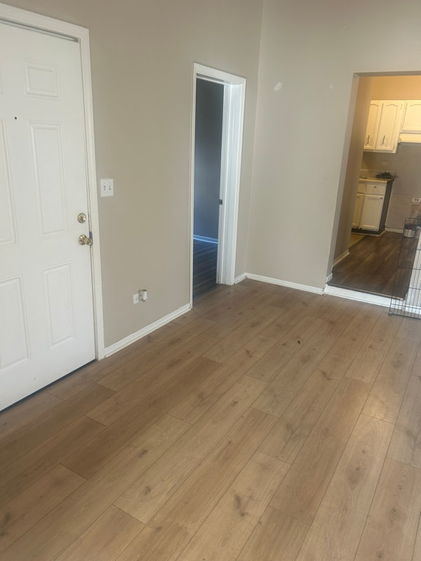 Building Photo - 956 E 76th St