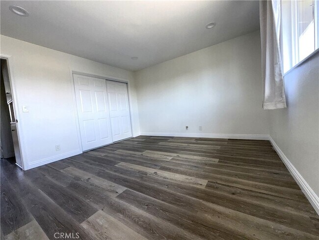 Building Photo - 6911 Laurelhurst Dr
