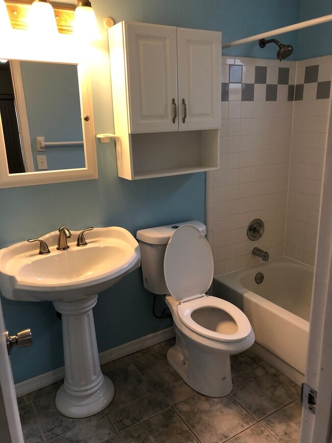 Building Photo - 941 Vista Palma Way