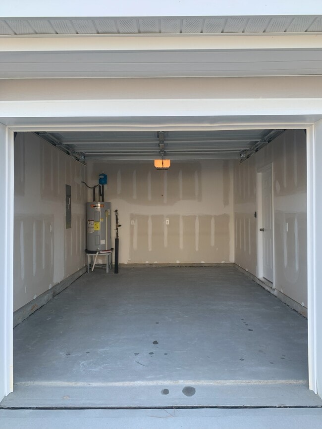 Building Photo - 400 Trailblazer Dr