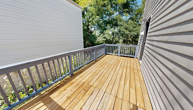 Building Photo - Quaint home with flexible layout, updated kitchen, and a private-feeling backyard in convenient W...