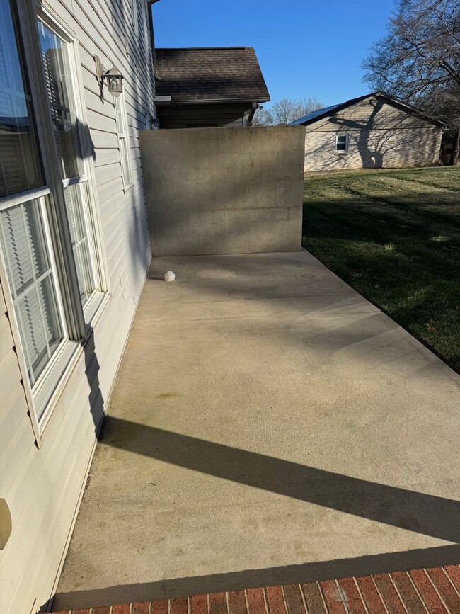 Building Photo - Hollar Duplex Conover