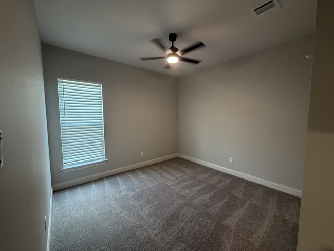Building Photo - 102 Ancona Ln