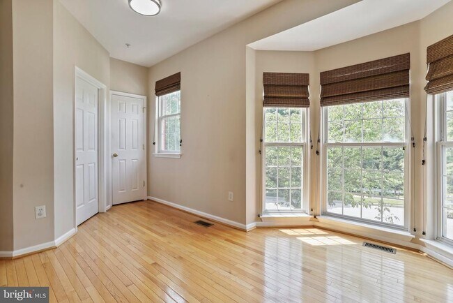 Building Photo - 8818 Papillon Dr