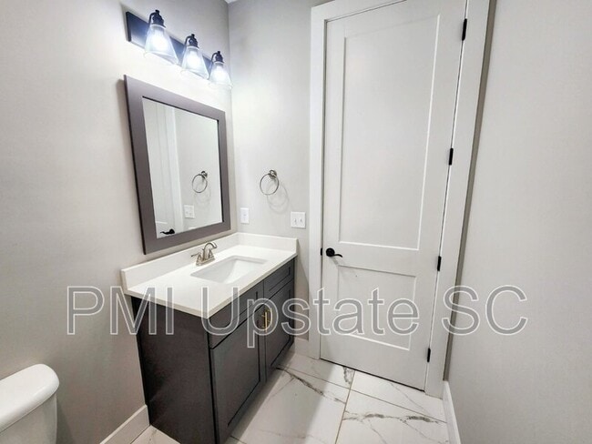 Building Photo - 6 Dean St