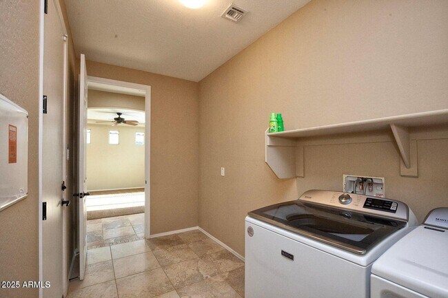 Building Photo - 21883 N 263rd Dr