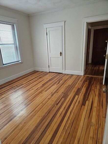 Bedroom 1 - 1495 River St