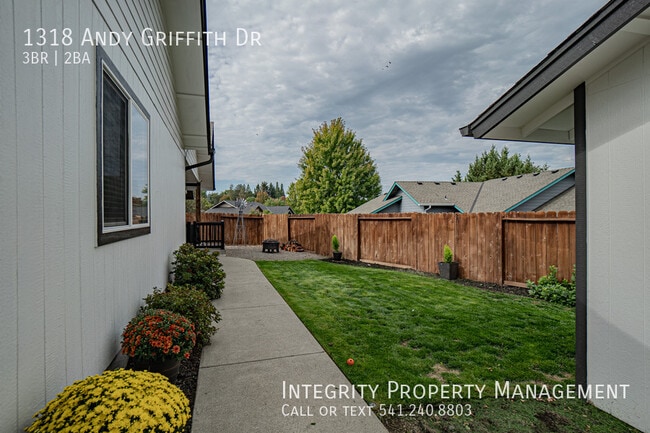 Building Photo - 1318 Andy Griffith Dr