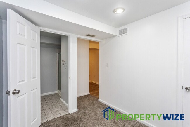 Building Photo - 10 Blackfoot Ct