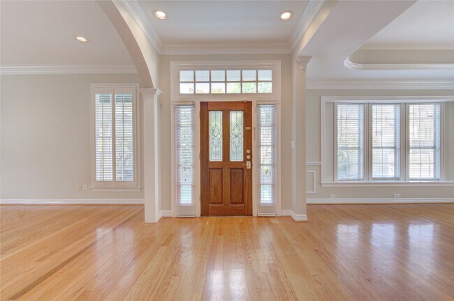 Building Photo - 2124 Nantucket Dr