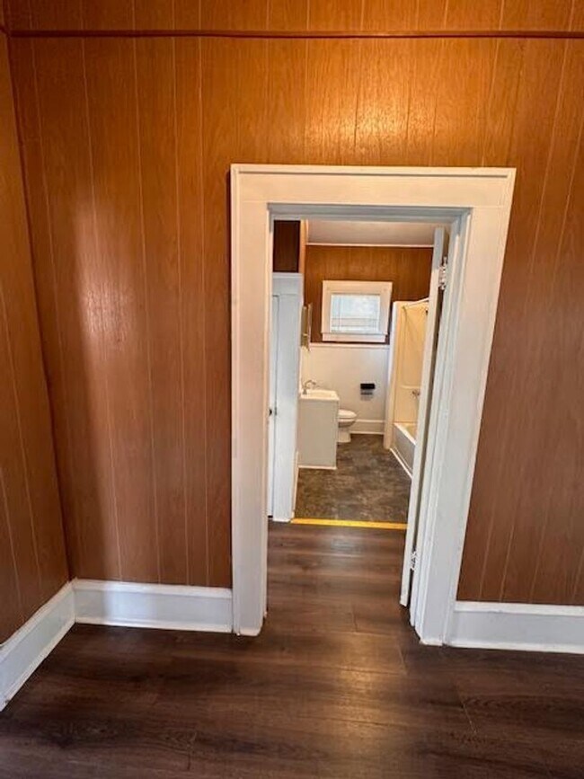 Building Photo - 2724 Bosque Blvd