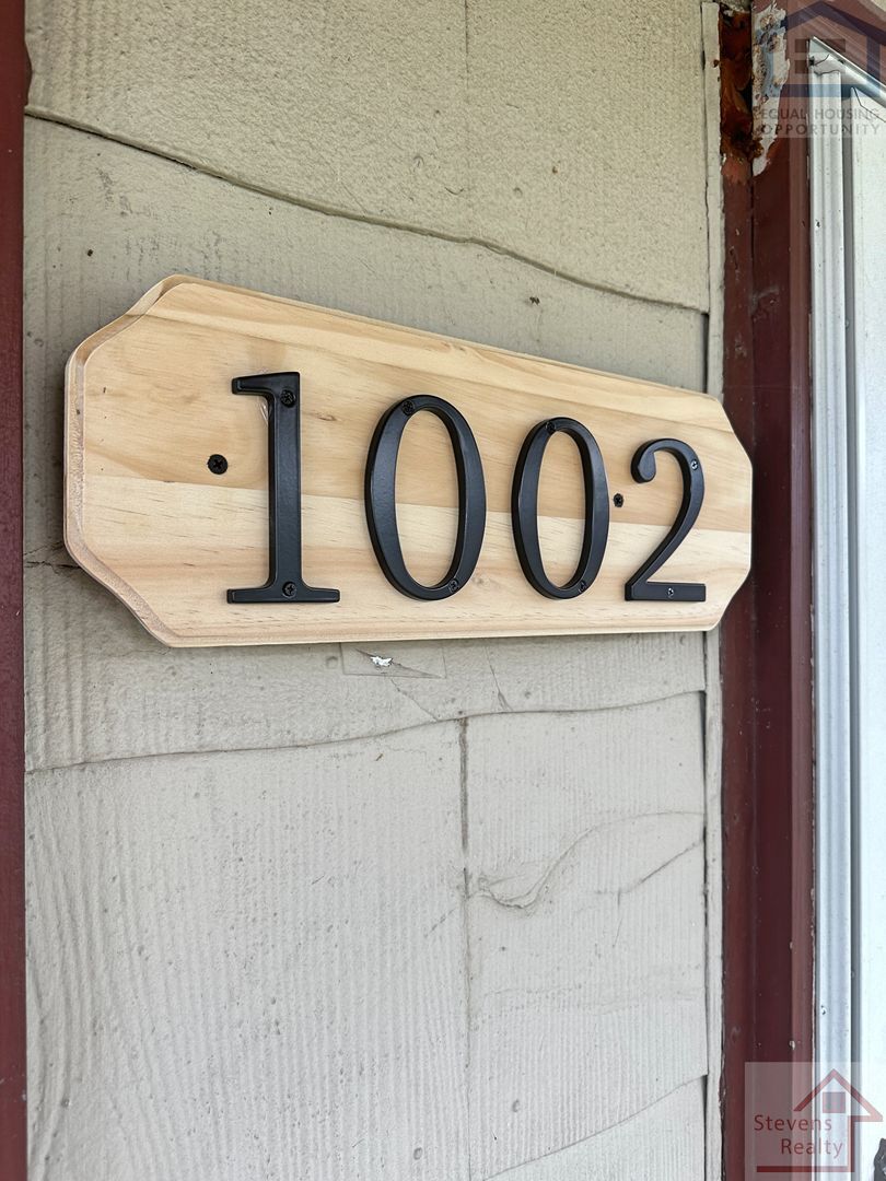 Building Photo - 1002 33rd Ave N